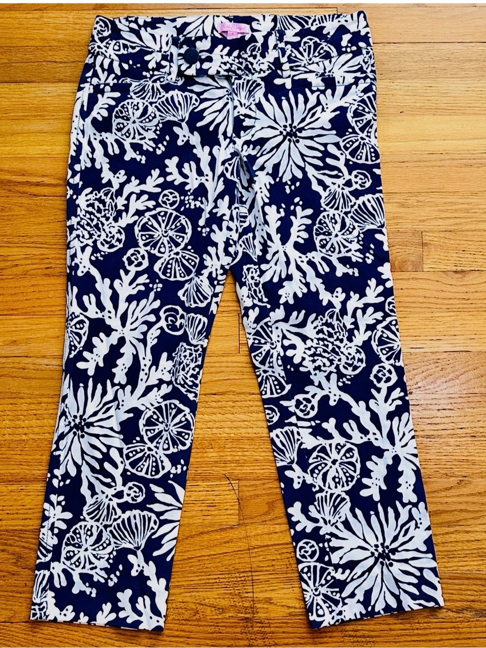 Lilly Pulitzer Size 6, Coral Reef Capri Pant, *perfect condition! Navy and White